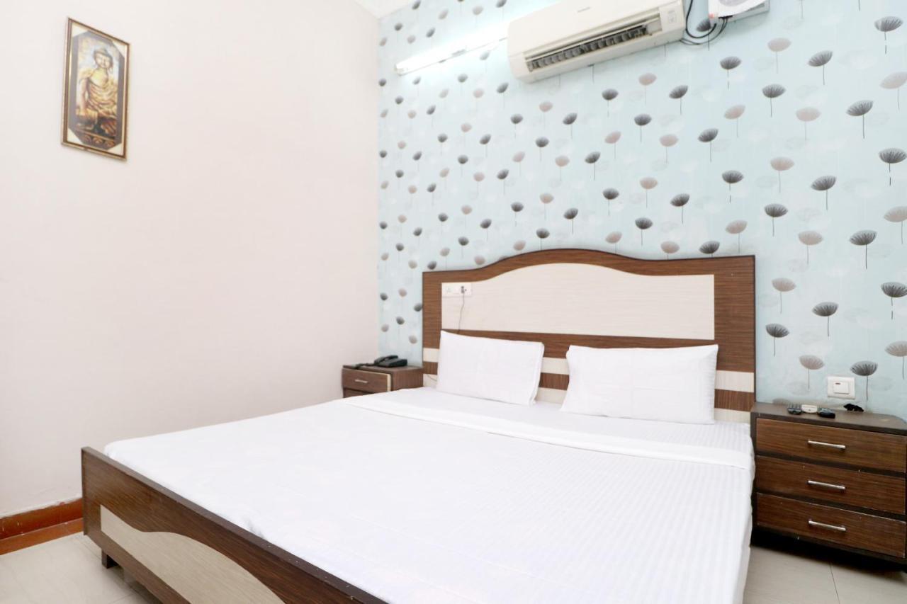 Shāhpur Spot On 43045 Hotel Vivek Plaza المظهر الخارجي الصورة