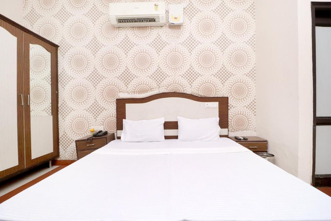 Shāhpur Spot On 43045 Hotel Vivek Plaza المظهر الخارجي الصورة