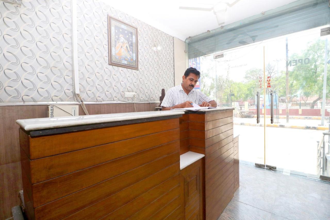 Shāhpur Spot On 43045 Hotel Vivek Plaza المظهر الخارجي الصورة